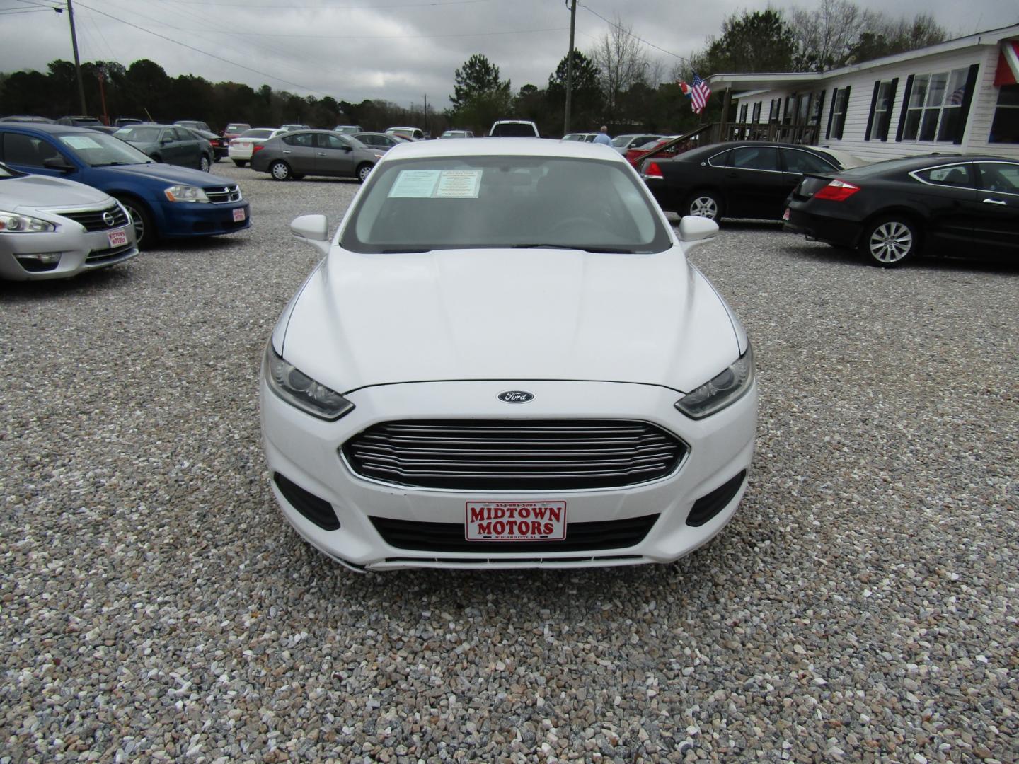 2015 White /Gray Ford Fusion SE (1FA6P0HD2F5) with an 1.5L L4 DOHC 16V engine, Automatic transmission, located at 15016 S Hwy 231, Midland City, AL, 36350, (334) 983-3001, 31.306210, -85.495277 - Photo#1